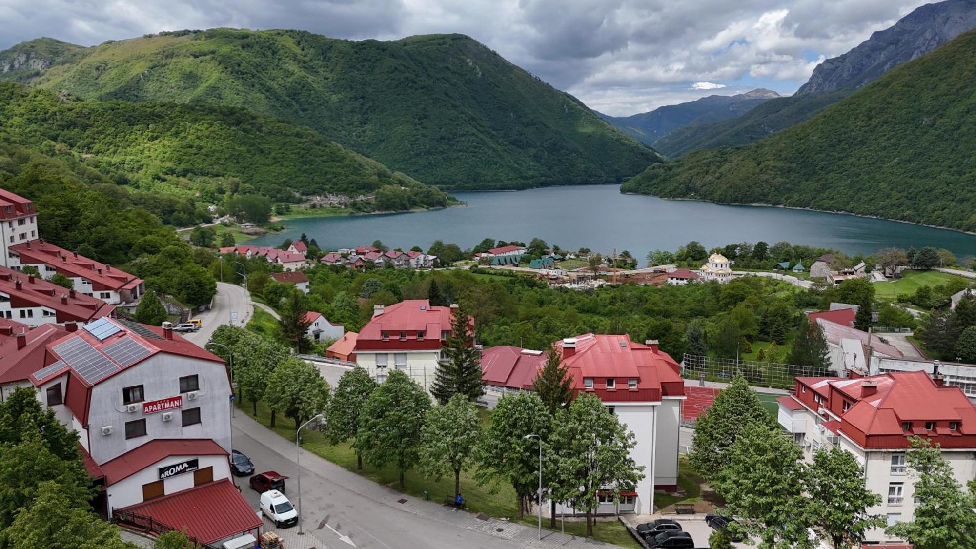Apartments Ravno Плужине Екстериор снимка