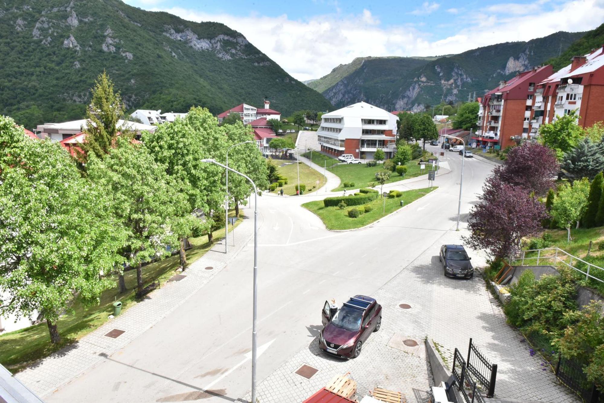 Apartments Ravno Плужине Екстериор снимка